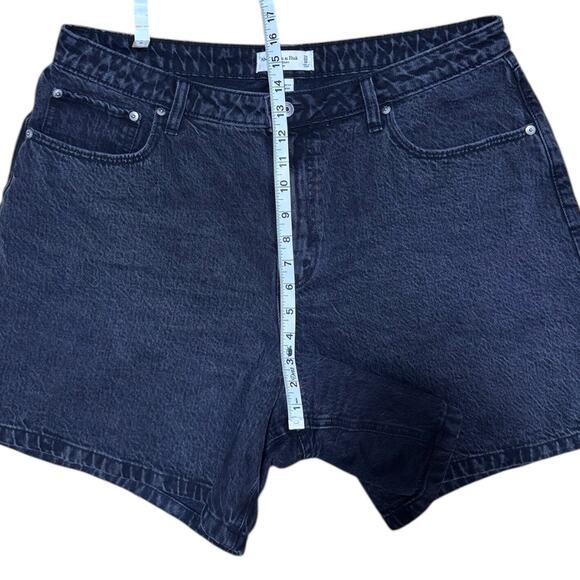 Abercrombie & Fitch - The Loose Fit - High Waisted Shorts  - Size 33 - Picture 3 of 6